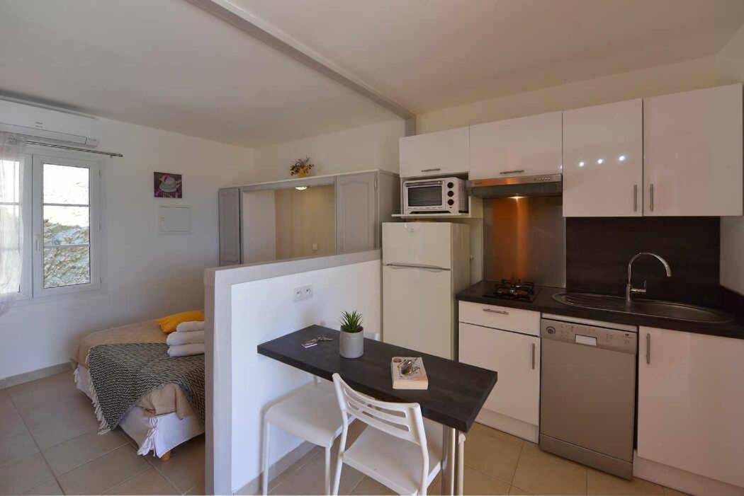 Residence Arinella Farinole Bagian luar foto